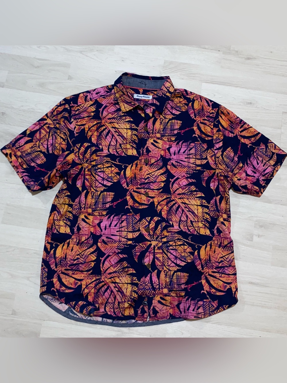 Tommy Bahama Silk Hawaiian Shirt Large Tropical Monstera Leaf Coastal Resortwear